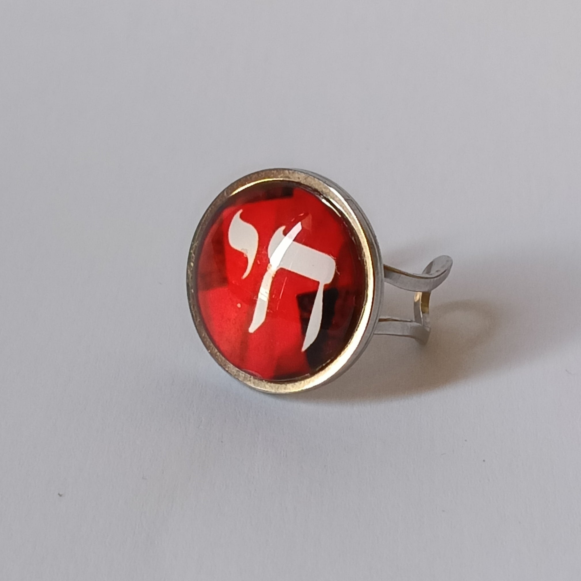 Bague Judaica Signature 20 mm Chai rouge metal