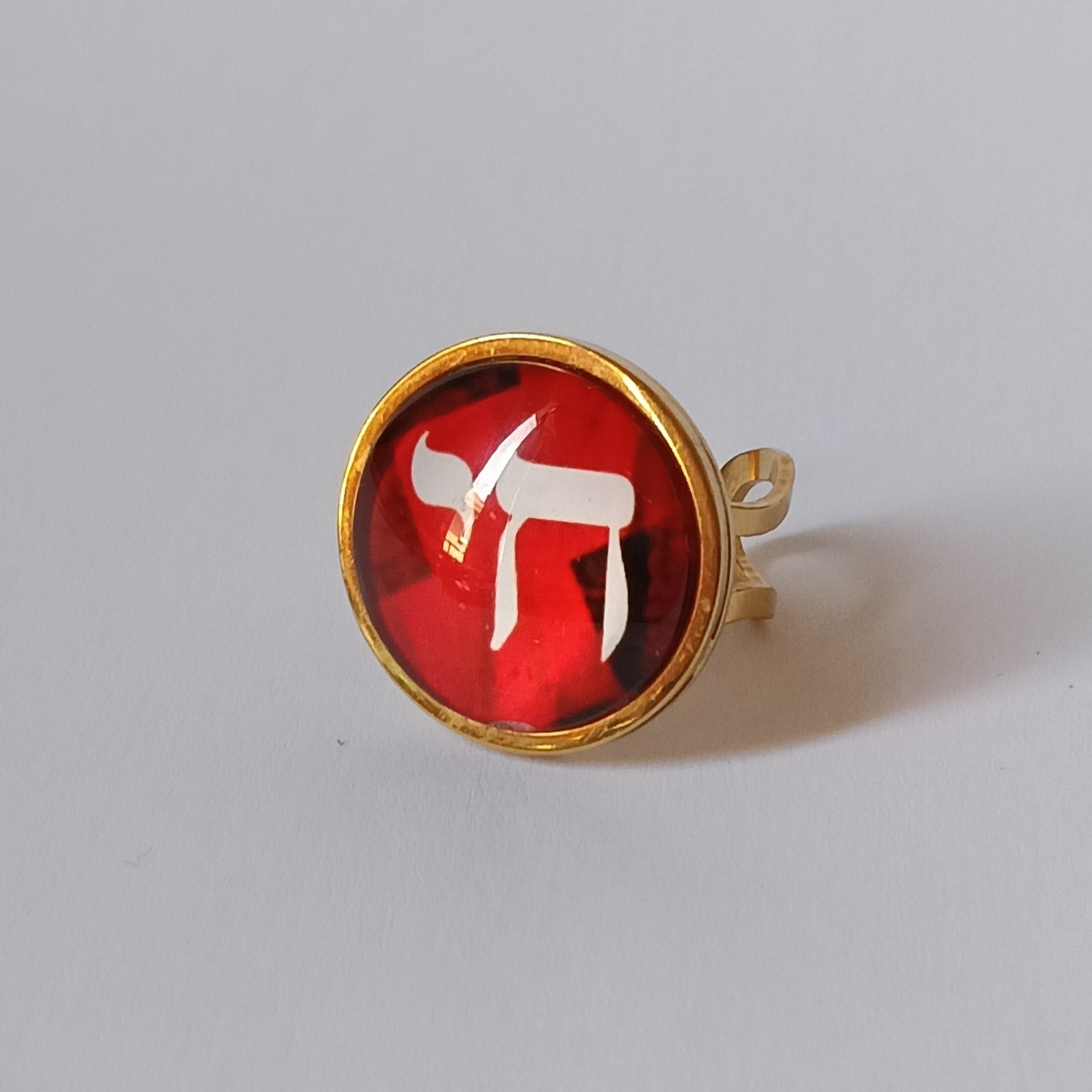 Bague Judaica Signature 20 mm Chai rouge or