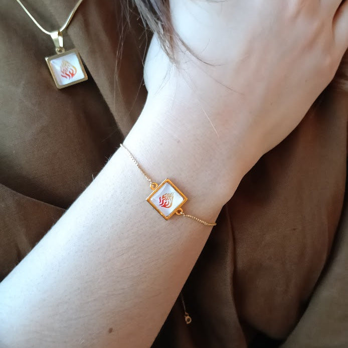 Bracelet coulissant doré – Cabochon “Flamme Breslev”