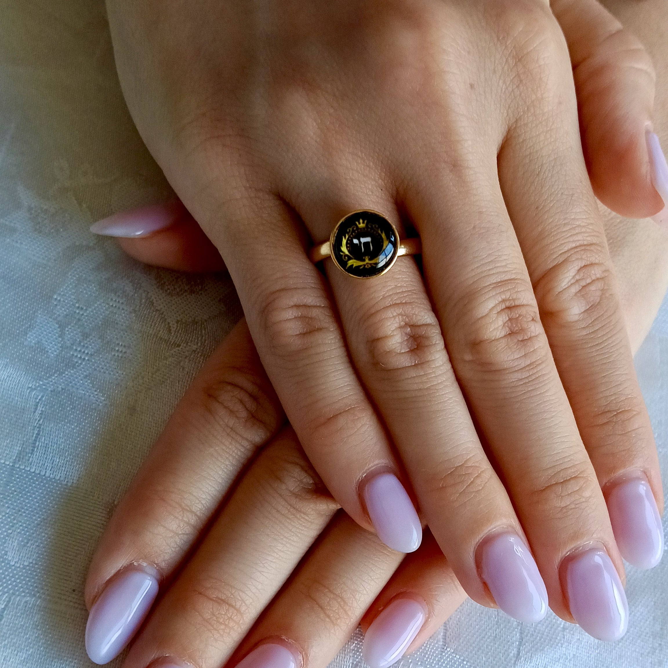 Bague Judaïca  Chai Royal plaqué or – Cabochon artisanal 10 mm