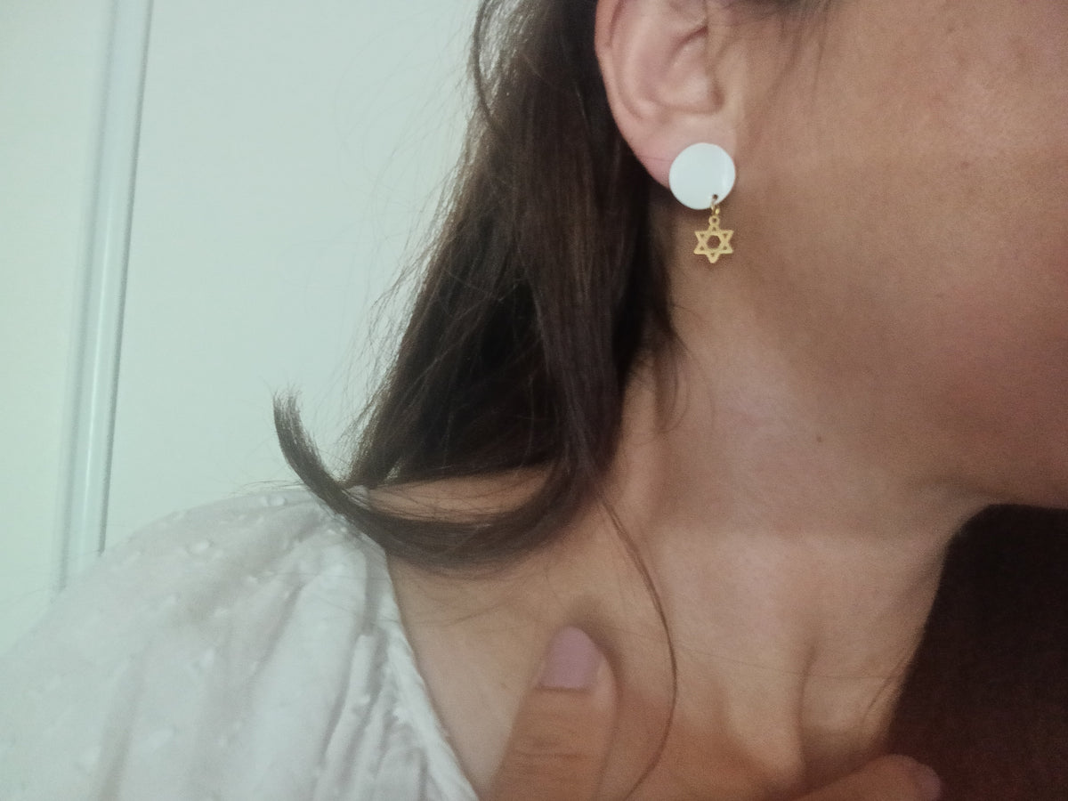 Boucles d'oreilles émaillées blanches & Étoile de David dorée